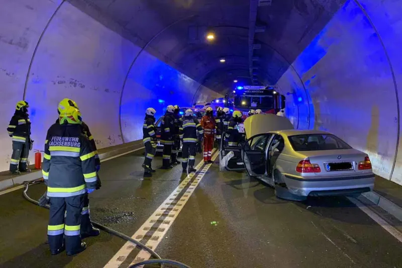 Sachsenburg - Junger Alkolenker kracht gegen Tunnelwand