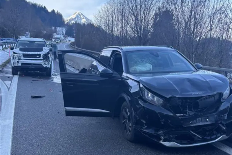 Därligen BE – A8 nach Unfall kurzzeitig gesperrt