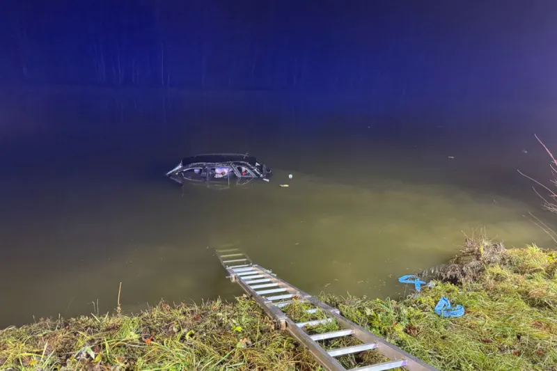 Gleinstätten – Pkw stürzt bei Unfall in Fischteich