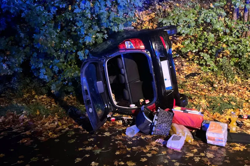 Mettmann NW – Drei Schwerverletzte nach Unfall auf nasser Fahrbahn
