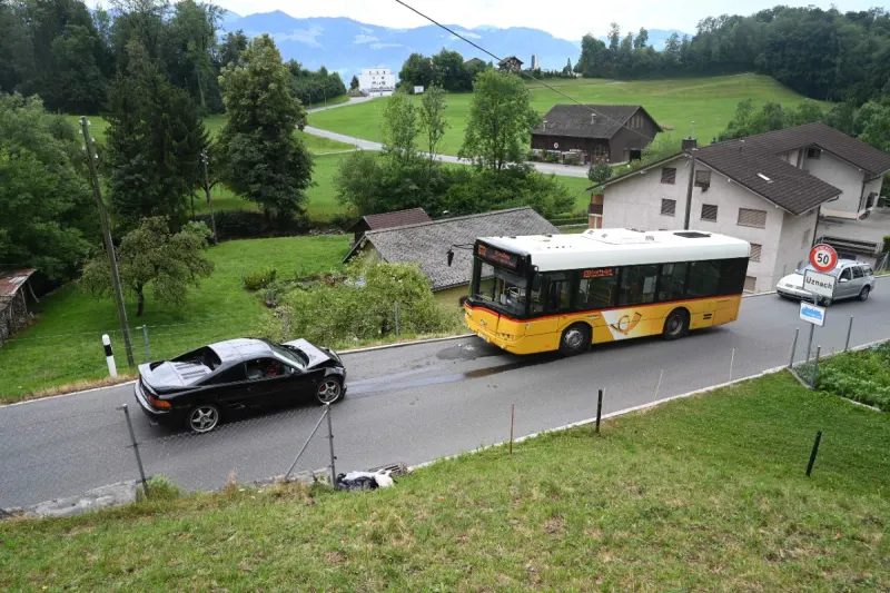 Uznach SG - 19-Jähriger löst Unfall aus