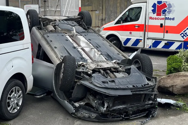 Unfall Herdern TG - Auto überschlägt sich nach Kollision