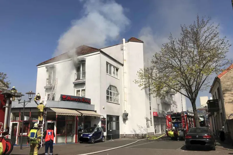 Dillingen - Sechs Personen bei Brand verletzt, Hauskatze tot