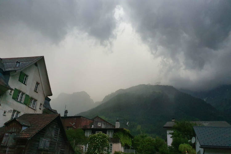 Unwetter-Alarm - Ab der zweiten Nachmittagshälfte ziehen ...