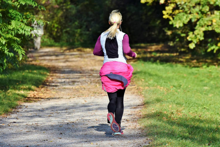 Stuttgart-BW-Joggerin-von-Exhibitionist-sexuell-bel-stigt