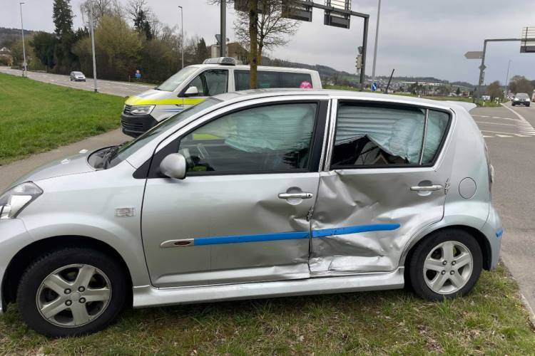 Wohlen AG - Unfall nach Missachtung von Rotlicht