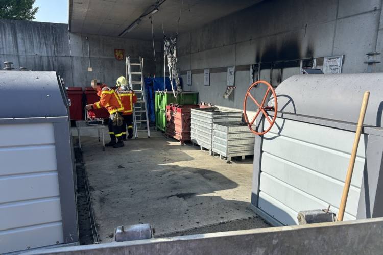 Mörschwil SG - Brand in Entsorgungsstelle - Batterien und Akkus entzünden sich Mörschwil SG - Brand in Entsorgungsstelle - Batterien und Akkus entzünden sich