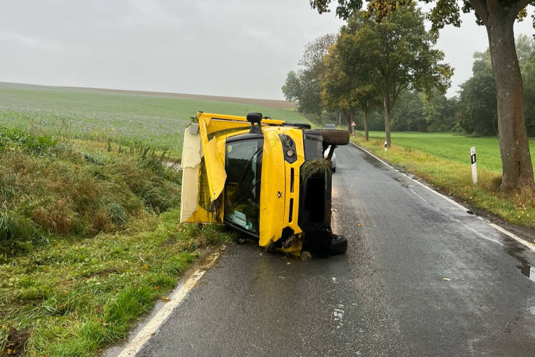 Bockenem-NI-Pkw-berschl-gt-sich-bei-Unfall