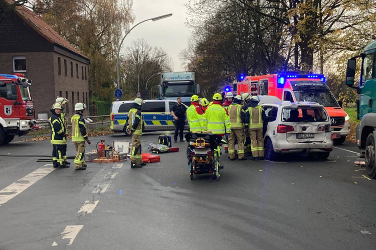 Datteln-NW-Eine-schwerverletzte-Person-nach-Verkehrsunfall