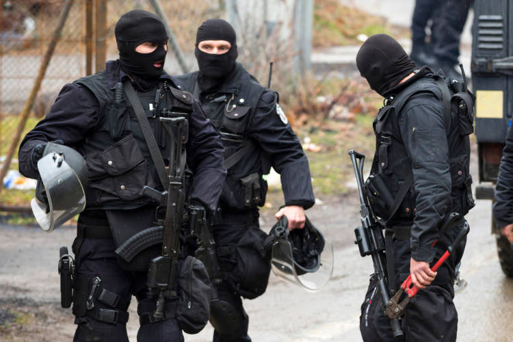 Berlin-F-nf-Festnahmen-bei-Zugriff-auf-Schleusernetzwerk