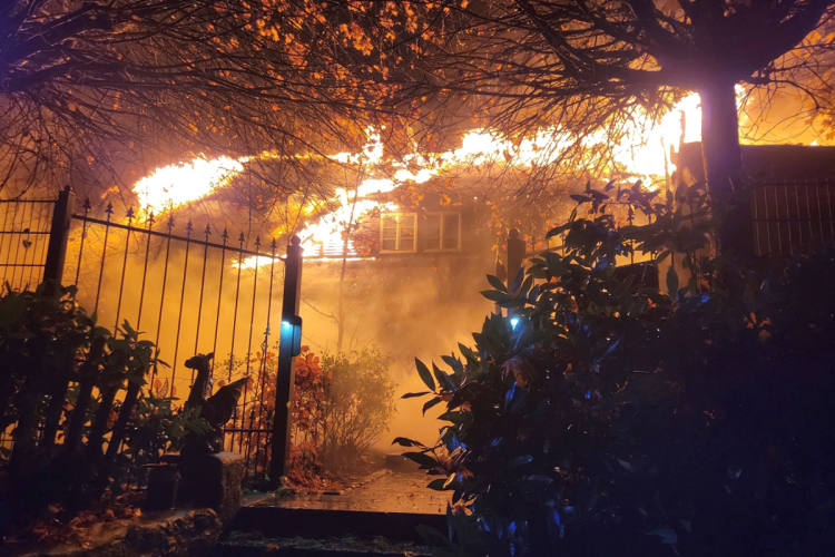 seevetal-ni-historisches-reetdachhaus-komplett-niedergebrannt