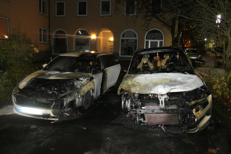 Kassel-HE-Brandstiftung-an-zwei-Skoda-sorgt-f-r-hohen-Sachschaden