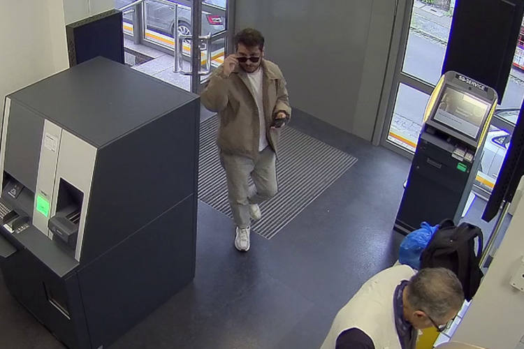 Frankfurt-HE-Falsche-Polizisten-nach-Diebstahl-von-EC-Karte-gesucht