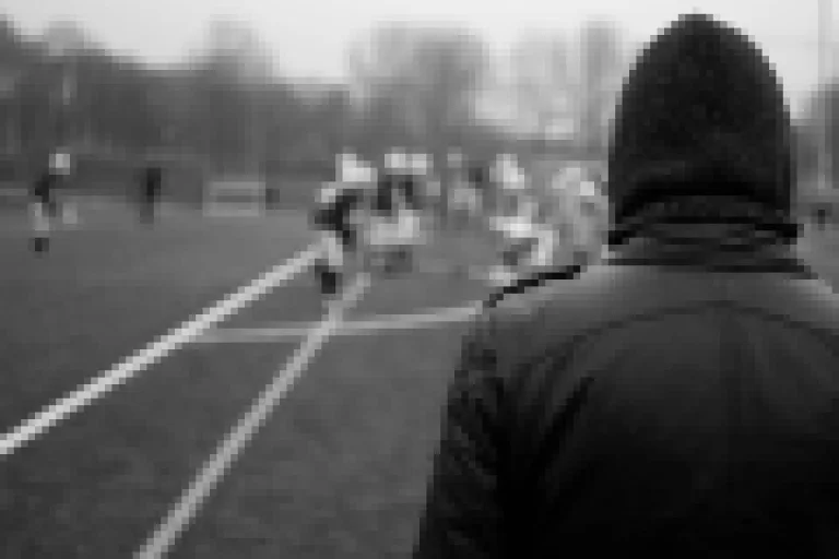 Hagen-Haspe – Erwachsener würgt 13-Jährigen auf Bolzplatz