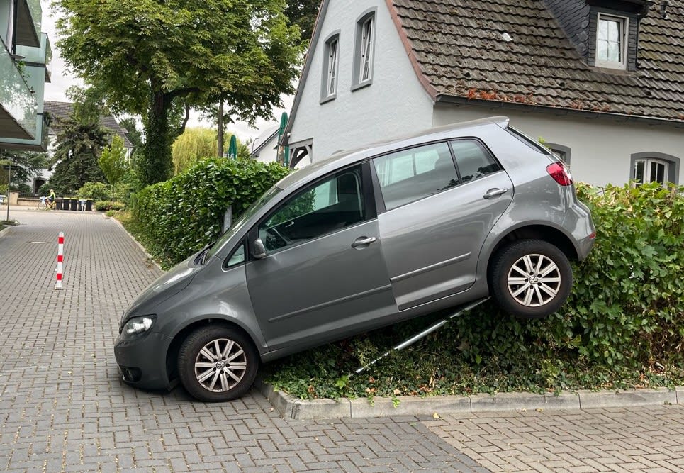 Unfall-in-Z-lpich-84-J-hrige-verwechselt-Gas-und-Bremse