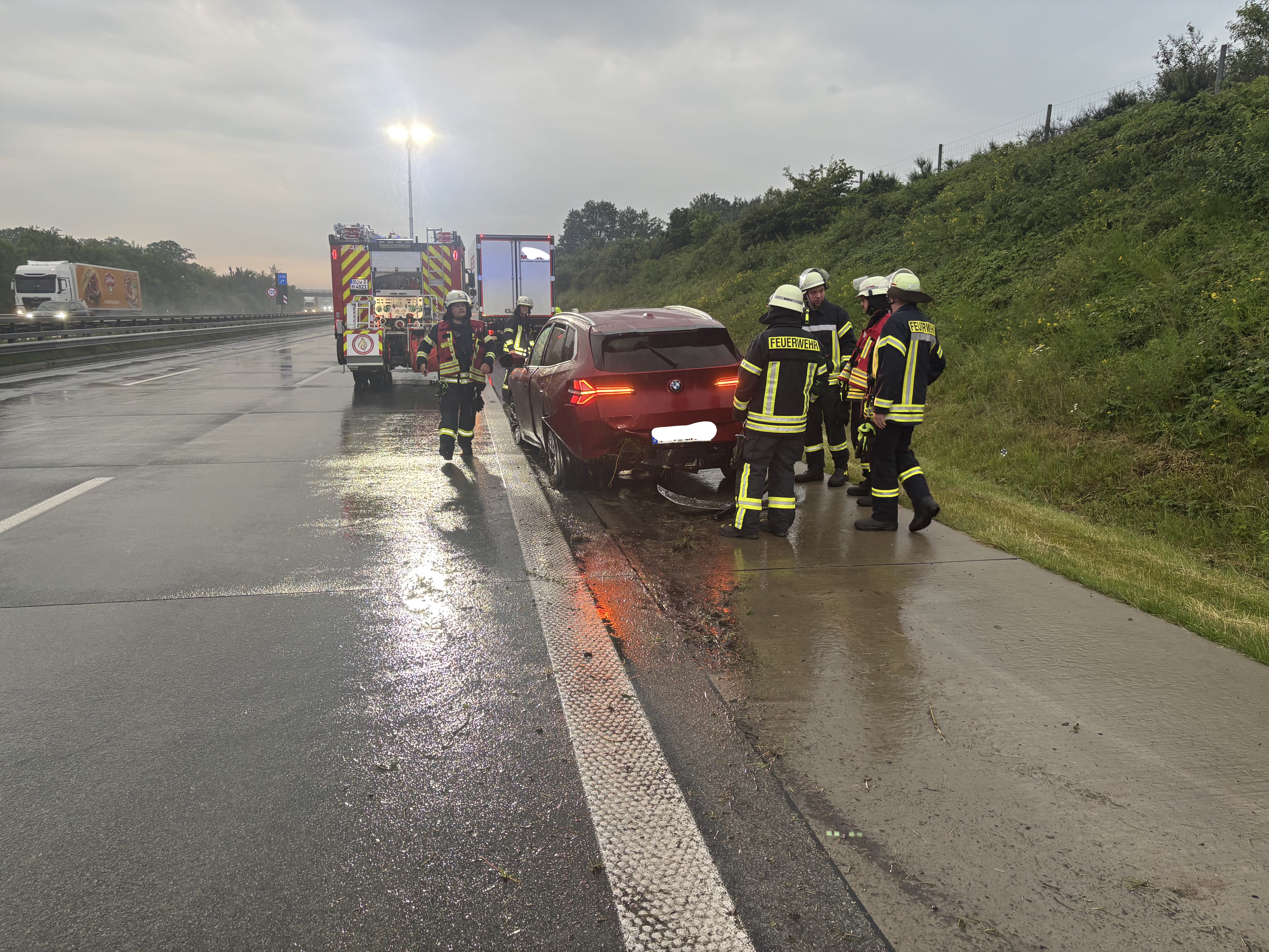 Sittensen-BMW-verunfallt-auf-der-A1