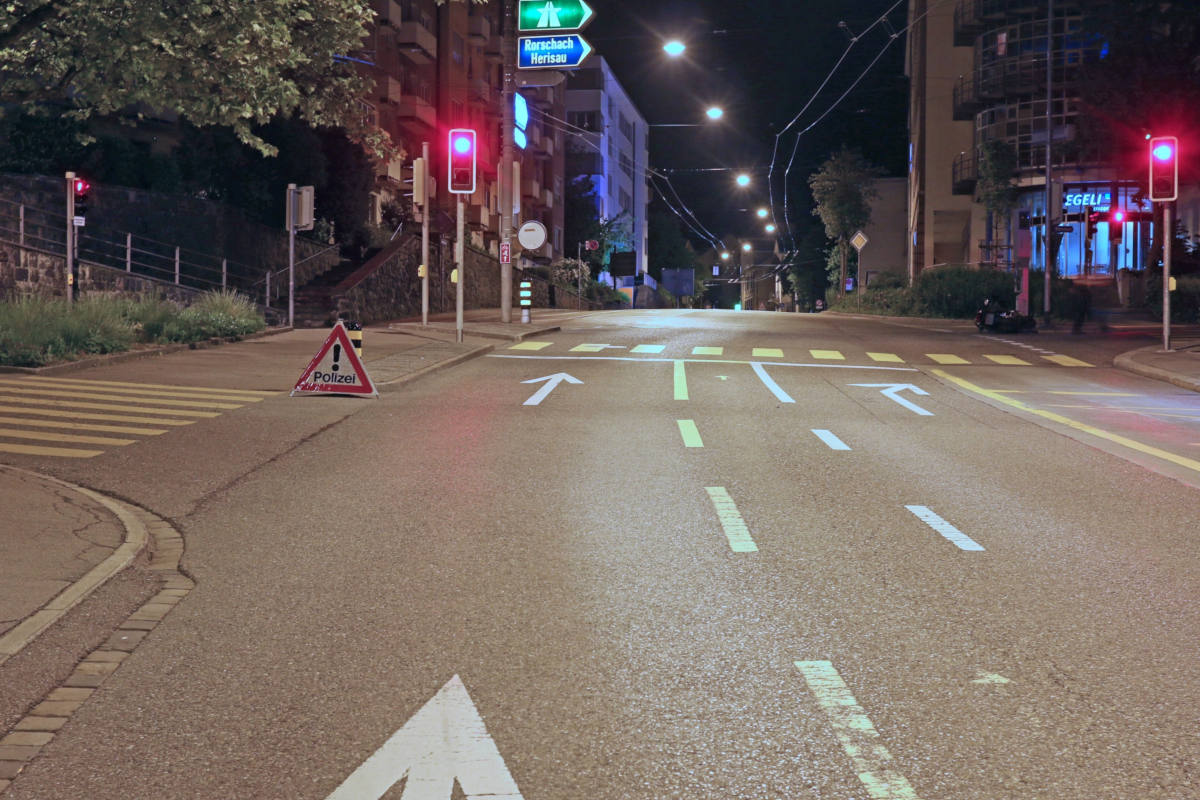 Stadt SG - Fahrunfähiger Motorradfahrer versucht zu flüchten