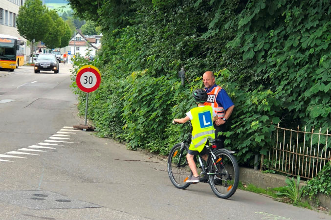 Teufen AR - Schüler absolvieren Radfahrerprüfung