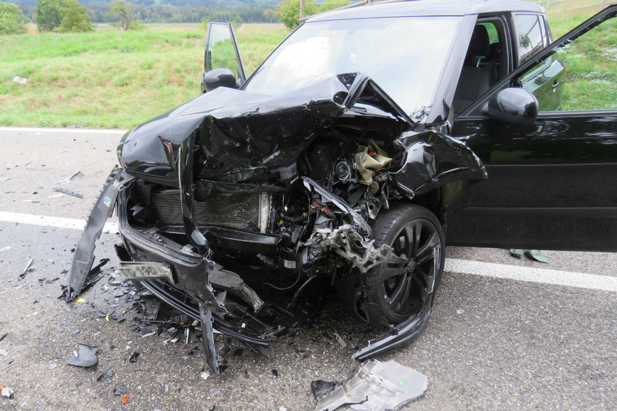 Würenlingen AG - Heftige Frontalkollision fordert mehrere Verletzte