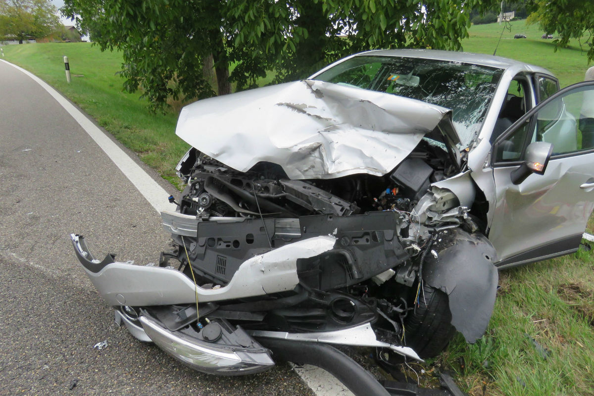 Würenlingen AG - Heftige Frontalkollision fordert mehrere Verletzte