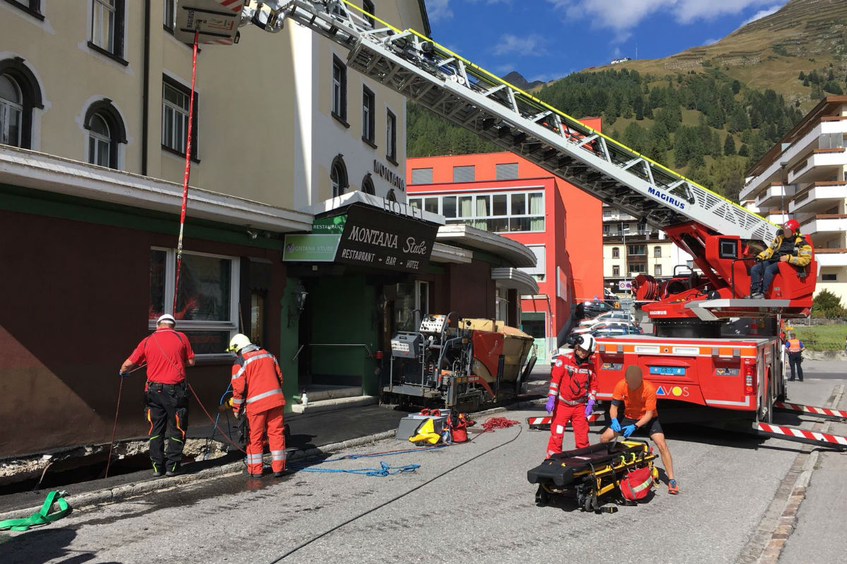 Davos Dorf GR - Arbeitsunfall mit Strassenwalze