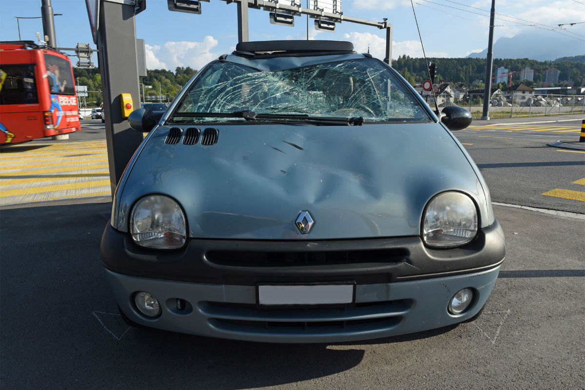 Emmenbrücke LU - Rennvelofahrer und Auto zusammengeprallt - Zeugenaufruf