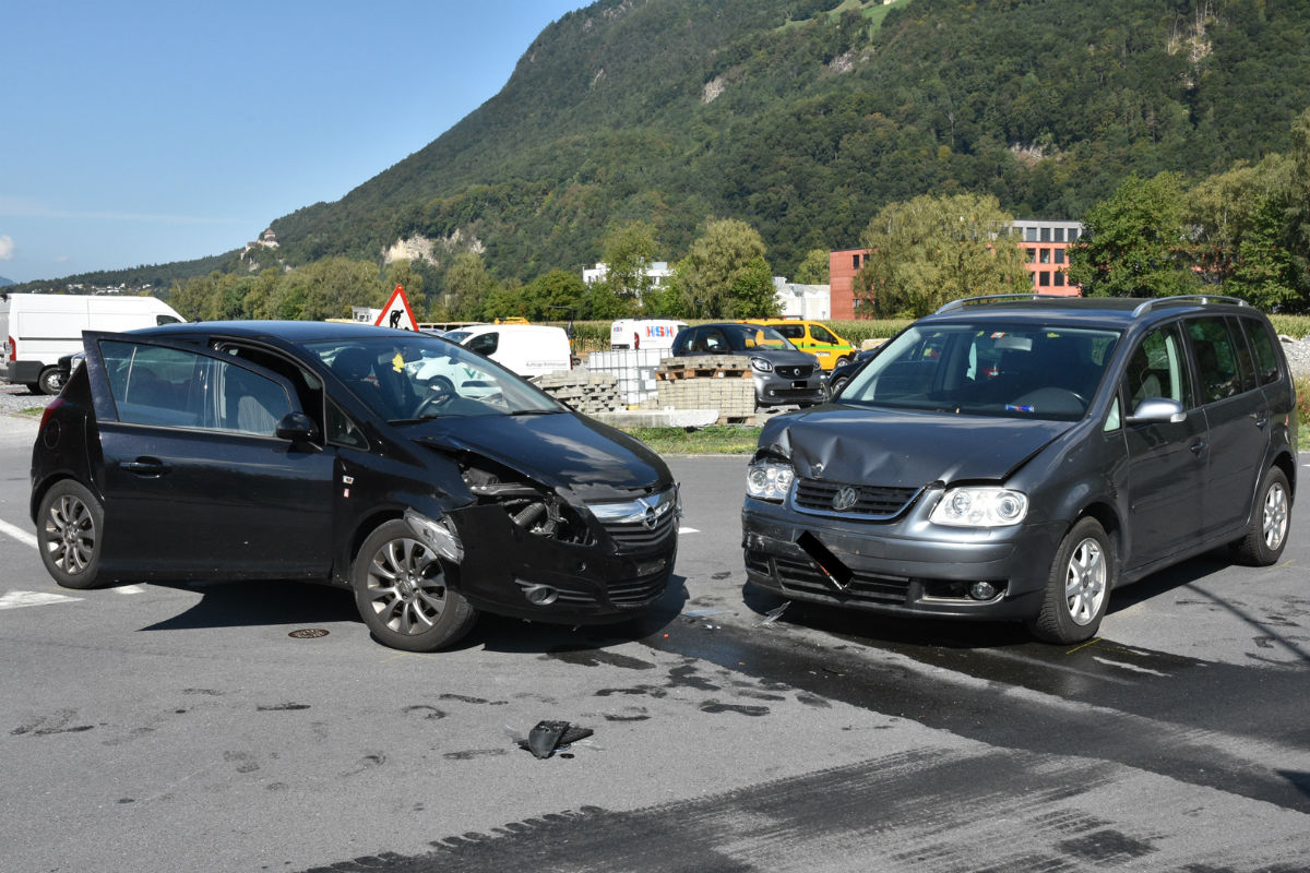 Liechtenstein FL - Drei Kollisionen aufgrund von Vortrittsmissachtungen