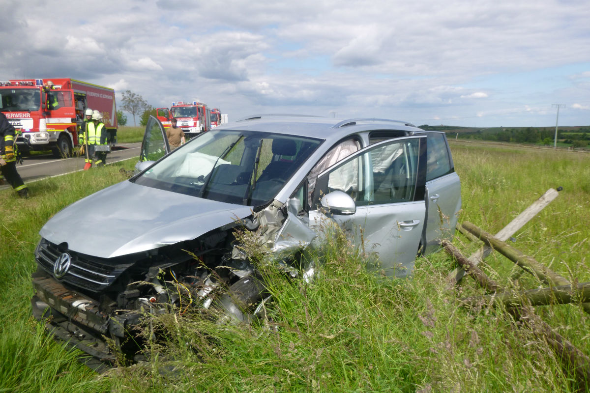 Heftiger Crash mit einer schwer verletzten Frau