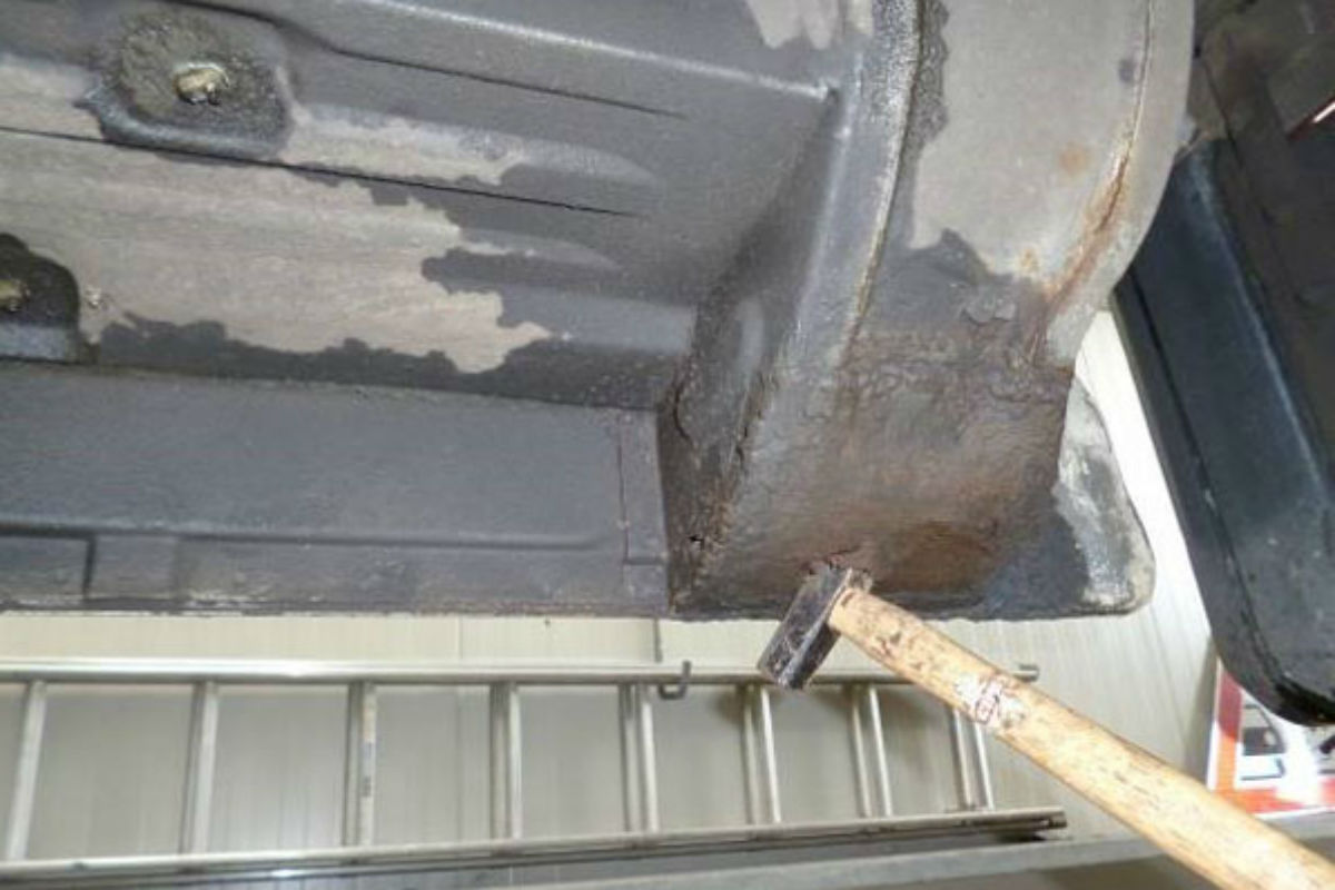 Das Fahrzeug war an mehreren Orten von Rost befallen.