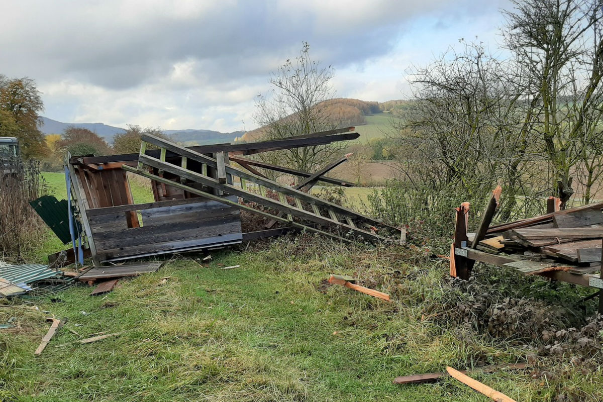 Heilbad Heiligenstadt - Unbekannte beschädigen Hochsitz