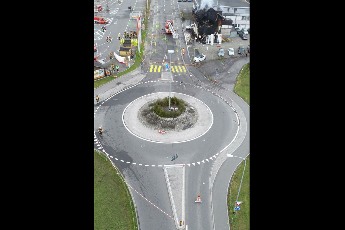 Galgenen SZ - Unfallfahrzeug und Kontrollschilder entwendet