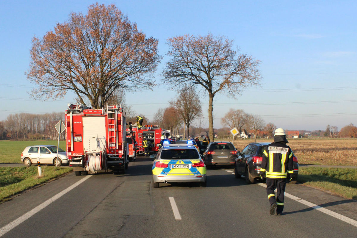 Lübbecke - Zwei Autofahrerinnen bei Crash schwer verletzt