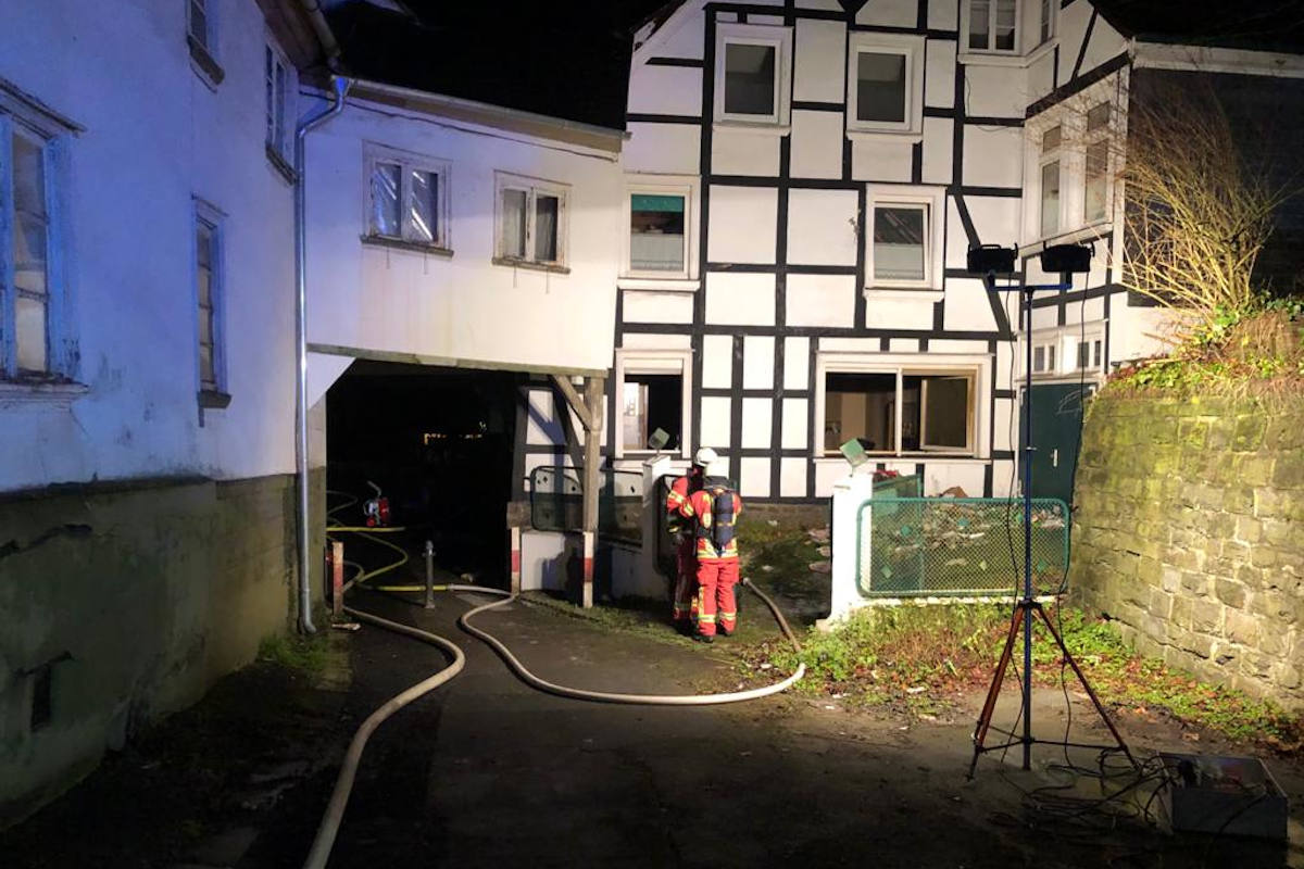 Neviges - Ein Toter bei Brand in Mehrfamilienhaus