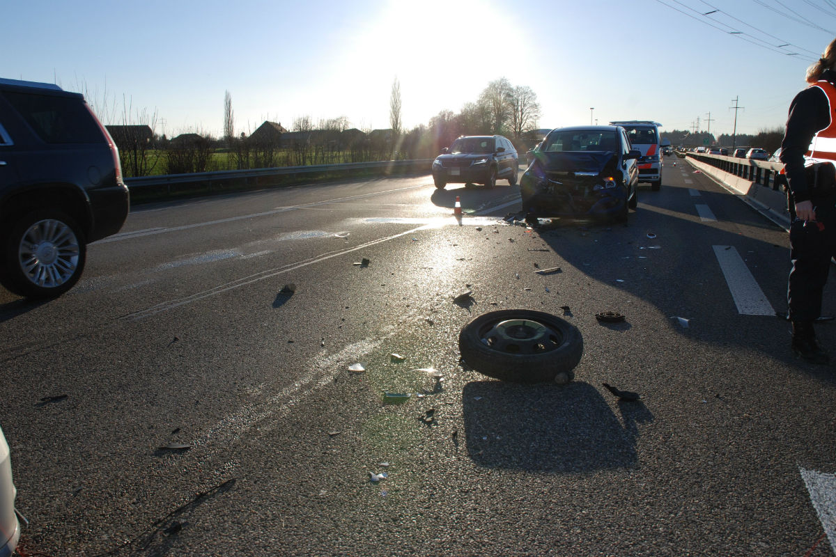 Zwei Auffahrunfälle auf der A1 bei Deitingen.