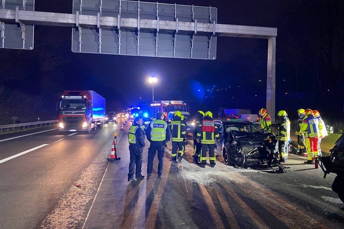A2 Oberhausen – Schwerer Verkehrsunfall mit 3 beteiligten PKW