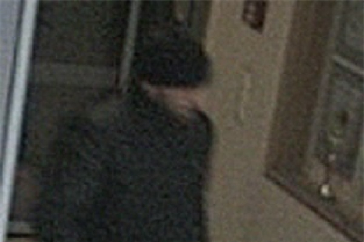 Bonn - Diese zwei Männer sollen in eine Klinik eingebrochen sein