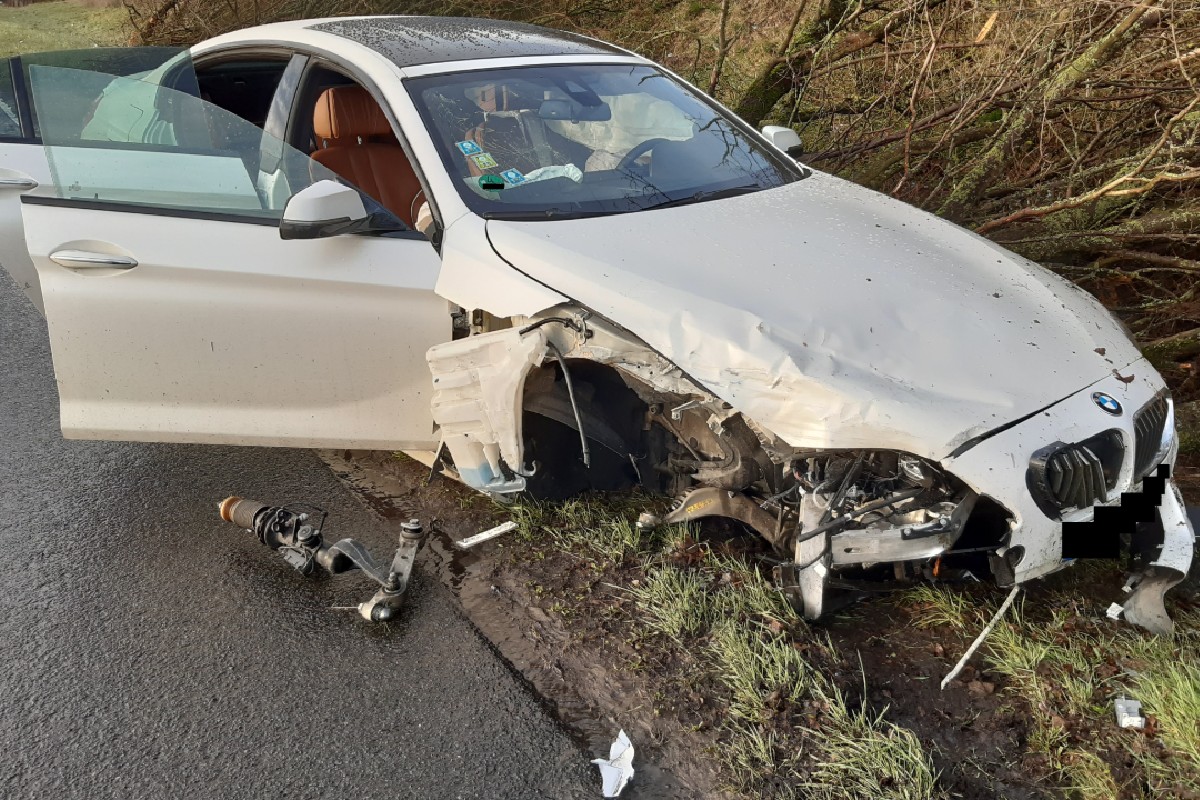 Blitzeis führt zu schweren Unfällen.