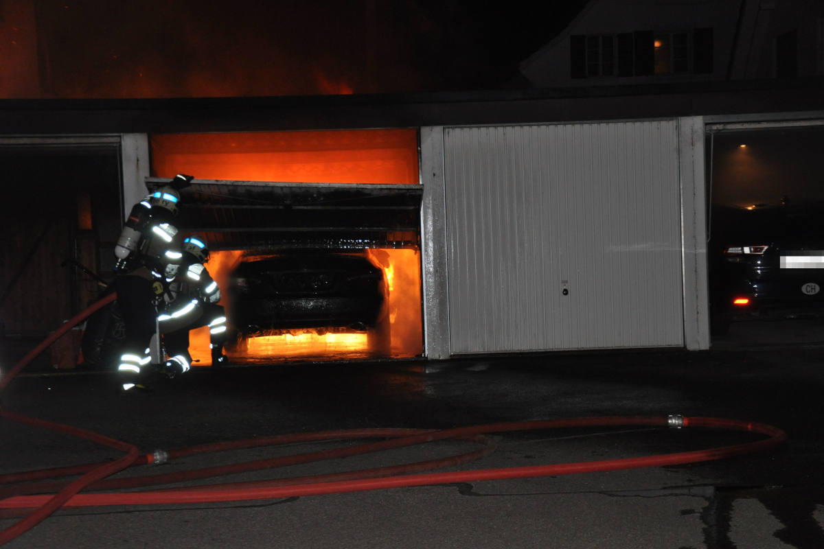 Brand in Garage