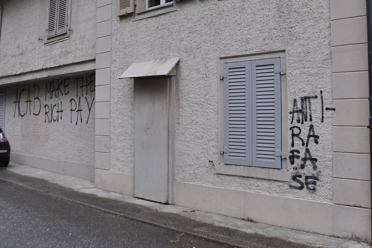 Sprayereien an einem Gebäude in Olten