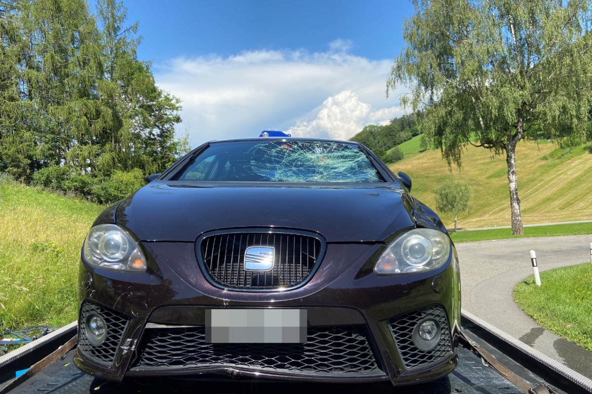 Hottwil AG - Tragischer Unfall zwischen Radrennfahrer und Auto