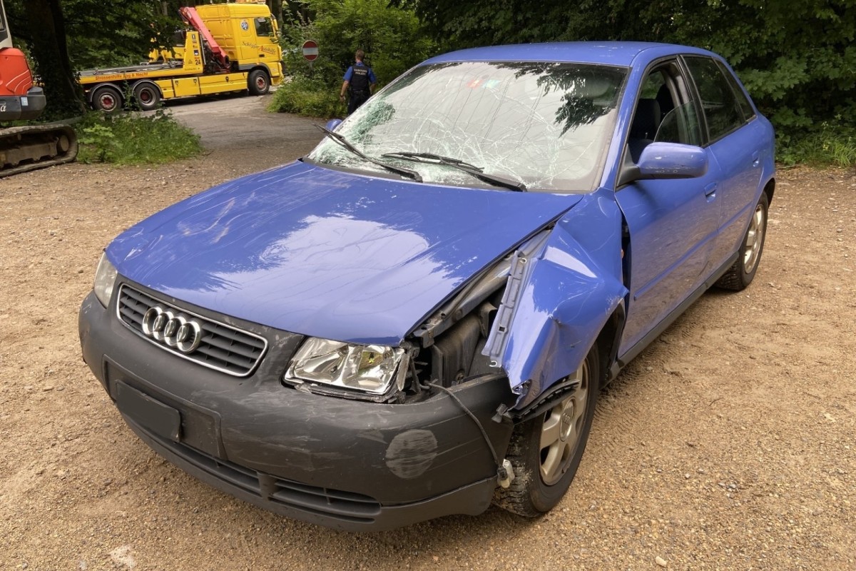 Versagten bei diesem Audi die Bremsen und führten heute in Küttigen zum Unfall?
