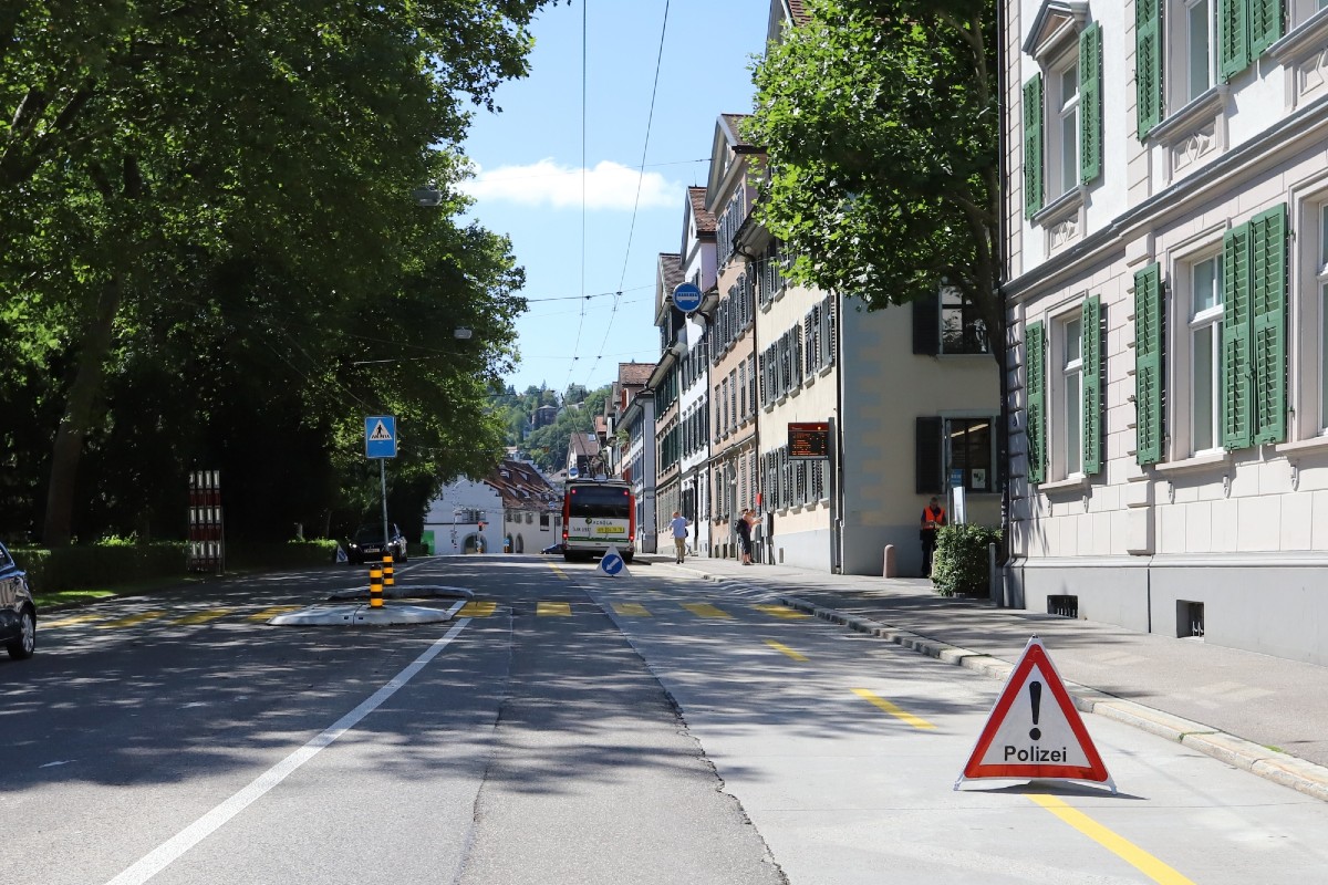 Die Frau wurde schwer verletzt, ihr Hund musste eingeschläfert werden.