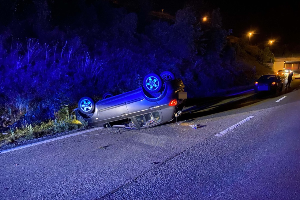 In Bremgarten AG kam es heute morgen früh zu einem spektakulären Selbstunfall.