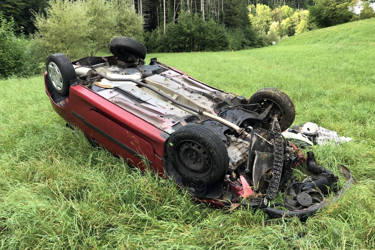 Spektakulärer Unfall in Lupsingen BL gestern.