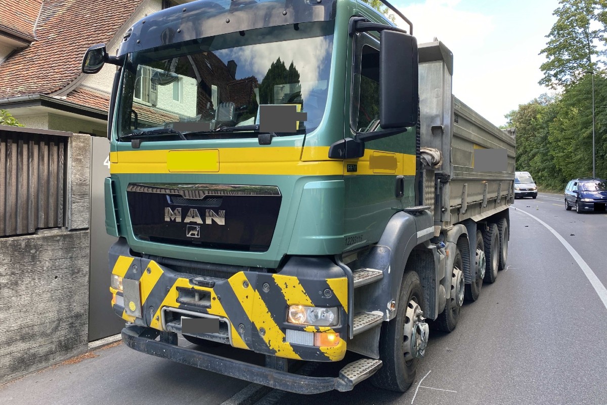 Die Autofahrerin soll zu weit auf die Gegenfahrbahn gefahren sein.