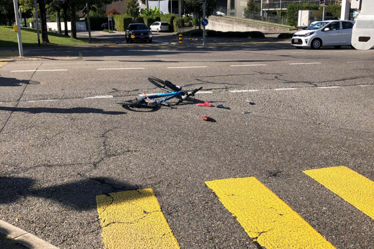 In Mellingen AG wurde gestern ein Mädchen von einem Lastwagen touchiert und stürzte.