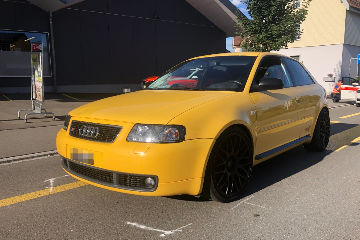 In Andwil SG wurde heute eine Fussgängerin von einem Auto erfasst.