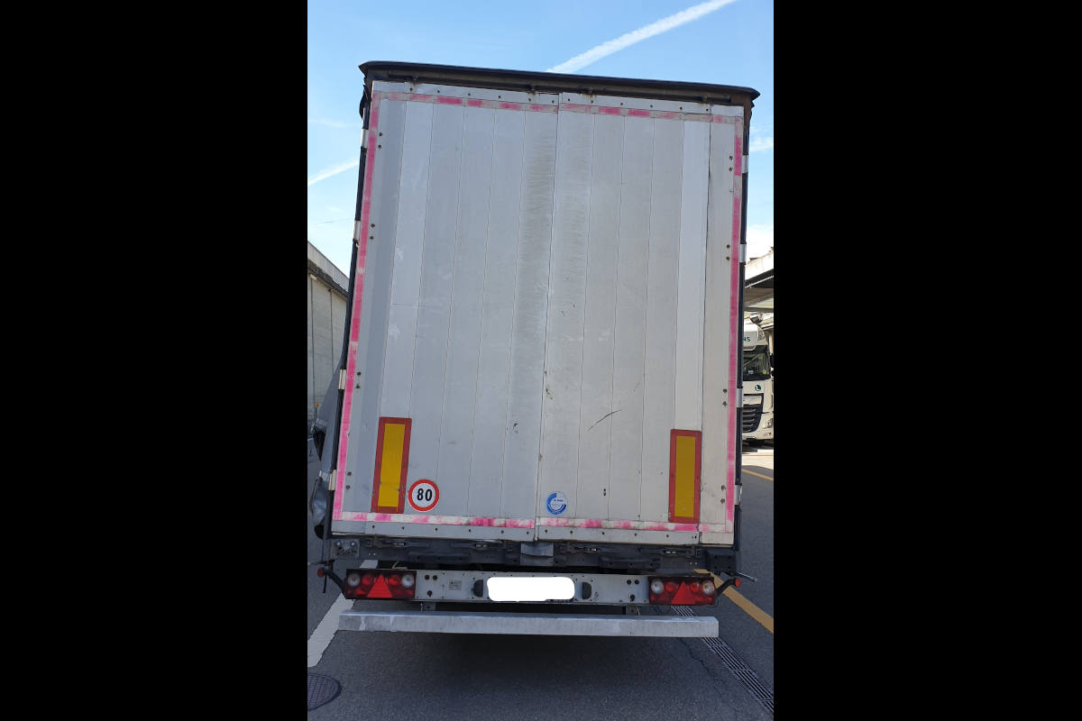 Sattelzug in Schieflage