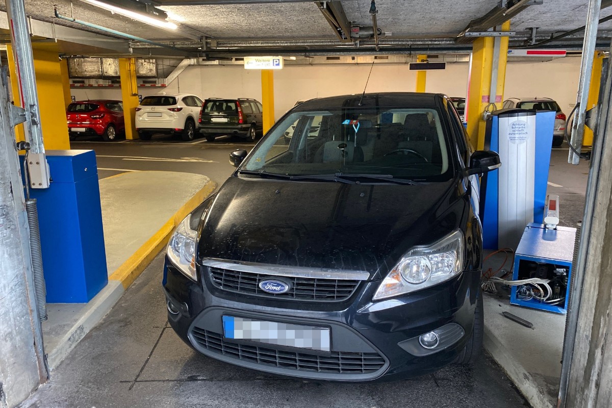 In St. Gallen rollte gestern ein Ford Focus zurück.