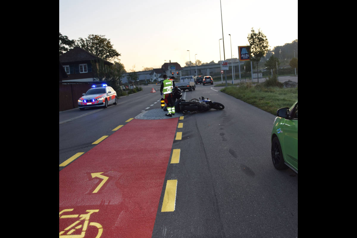 Kollision zwischen Motorrad und Velo in Biberist